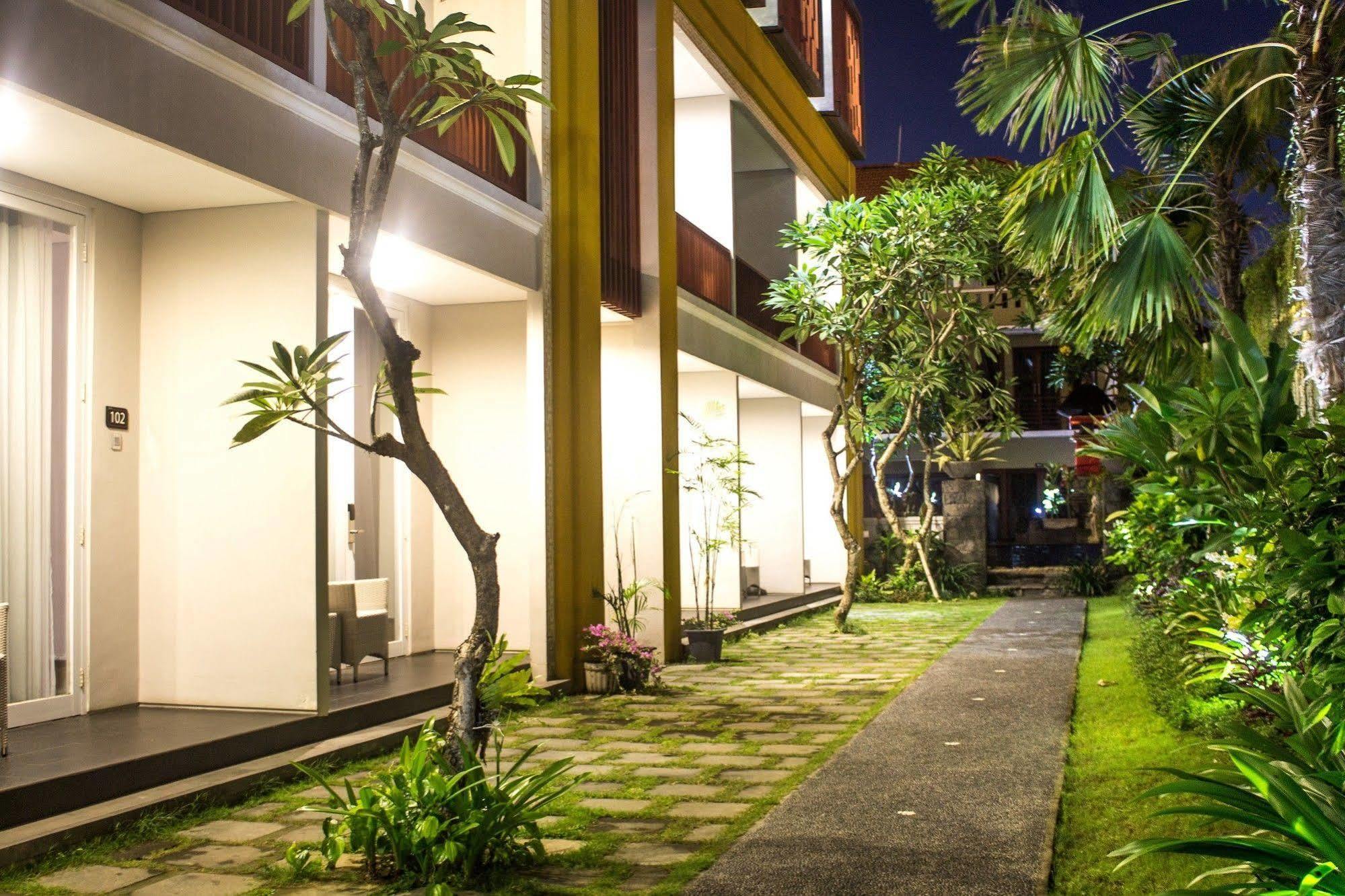 Transera Kamini Legian Hotel Экстерьер фото